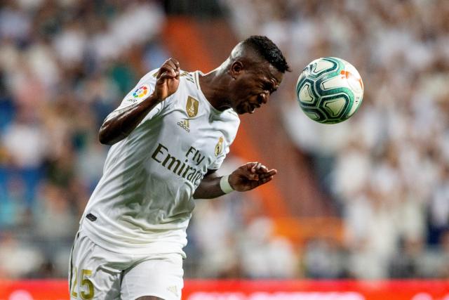 沃特斯35+7胡明轩27分广东胜上海 王哲林30+13